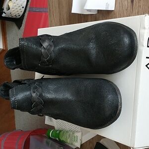 Aldo Black Leather bootie size 7